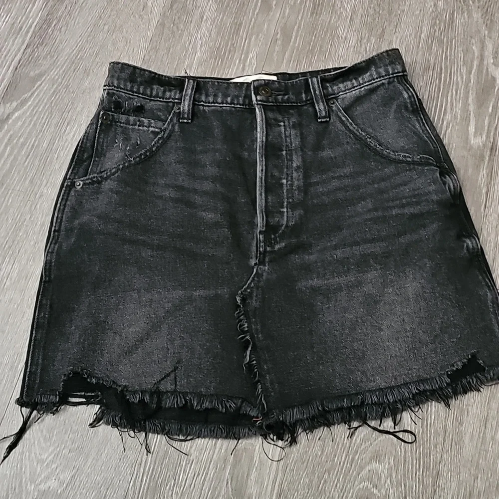 WE THE FREE Black Denim Distressed Skirt. So Cute. Sz 29 Womens!!